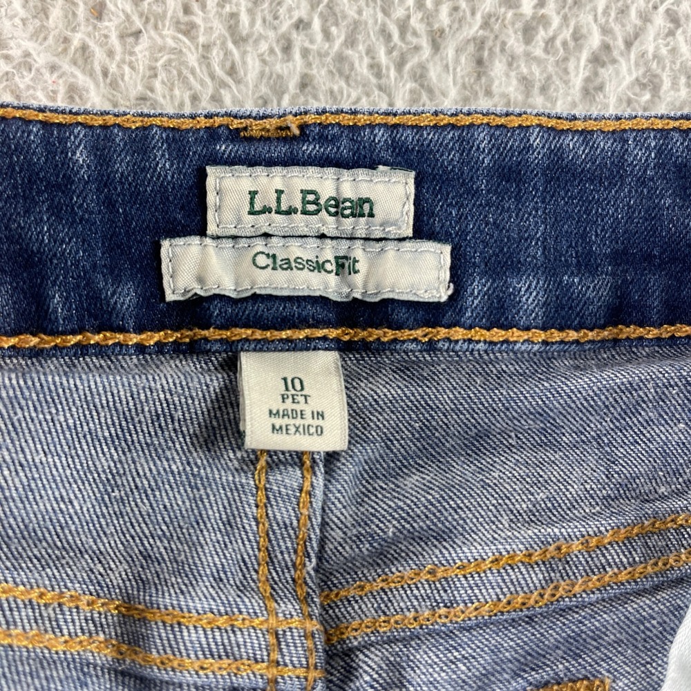 LLBean Classic Fit Women Jeans Size 10 Petite Blue Denim Straight Leg - Picture 2 of 8